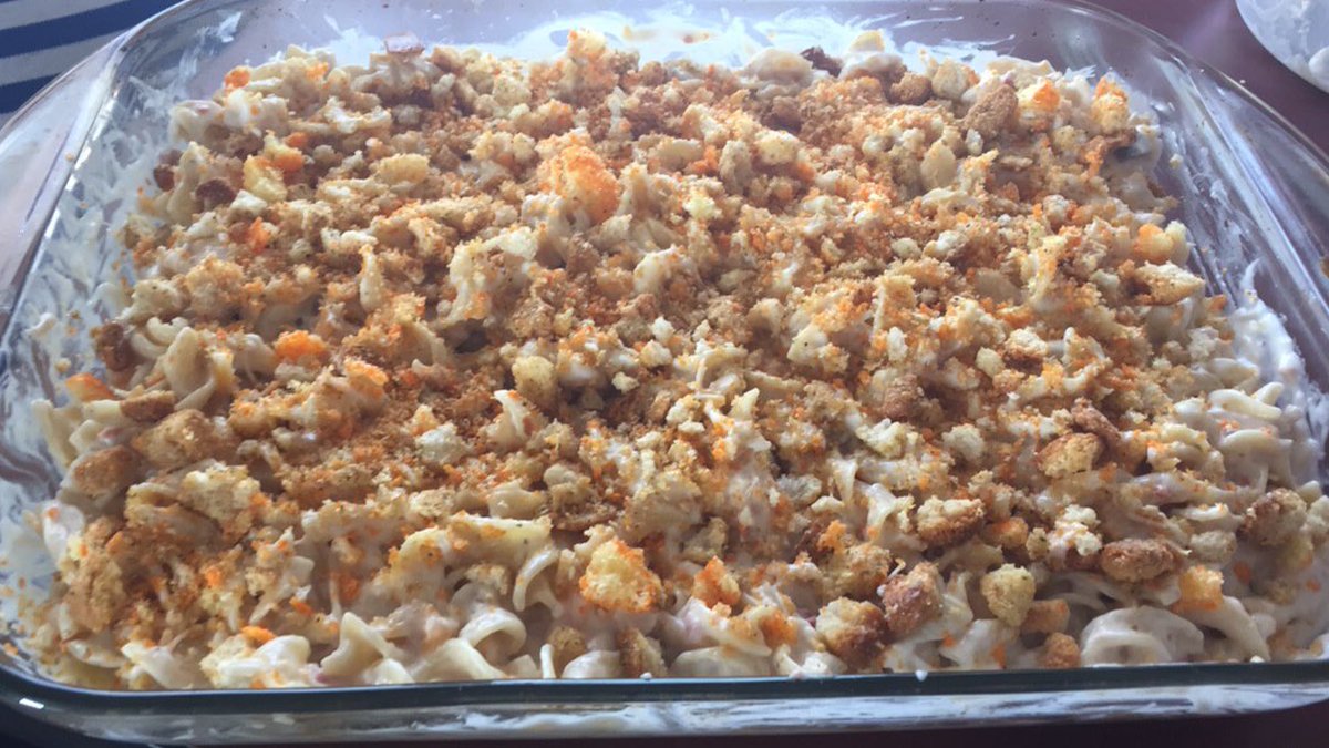 AllxHailxKenny's tweet photo. "Cracked out" chicken casserole it's great when mom makes things off of Pinterest #Pinterest #momcooked https://t.co/ViCYG5DEB4