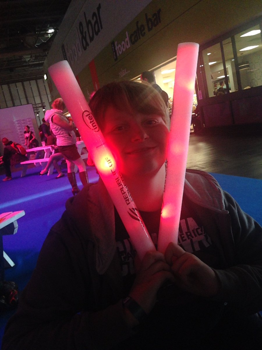 MrsCurtins's tweet photo. can't say I was looking forward to it but #EGX17 was great fun #nonGamer #mum @egx #MarioIsReal loved my first ever VR @TheHouseMouseVR https://t.co/ojtkvfMIYP