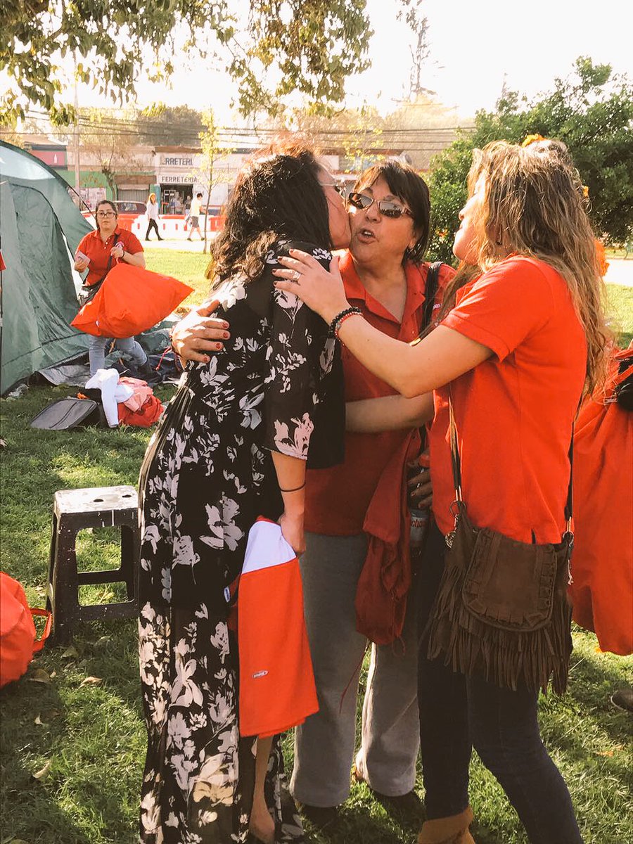 mariseka's tweet photo. Con el corazón más grande que nunca #PadreHurtado y @FilialP_Hurtado y #SembradoresDeCueca de #Peñaflor #MariselaDiputada #PresidenteMarco https://t.co/DW8aeExq3z
