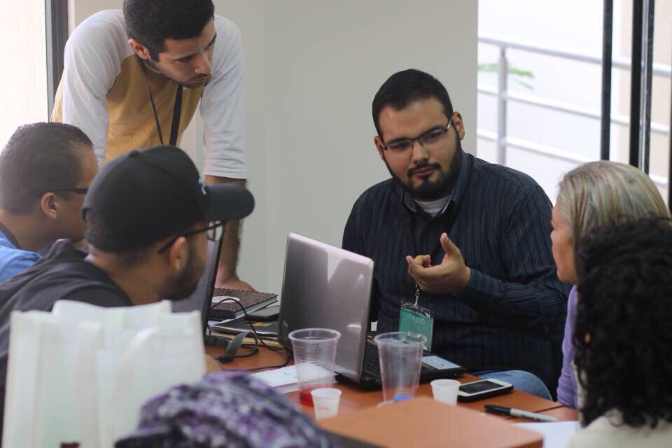 MaracaiboveSW's tweet photo. ¿Te gusta lo que estás viviendo? #startupweekendmcbo https://t.co/SxQU4oZDOd