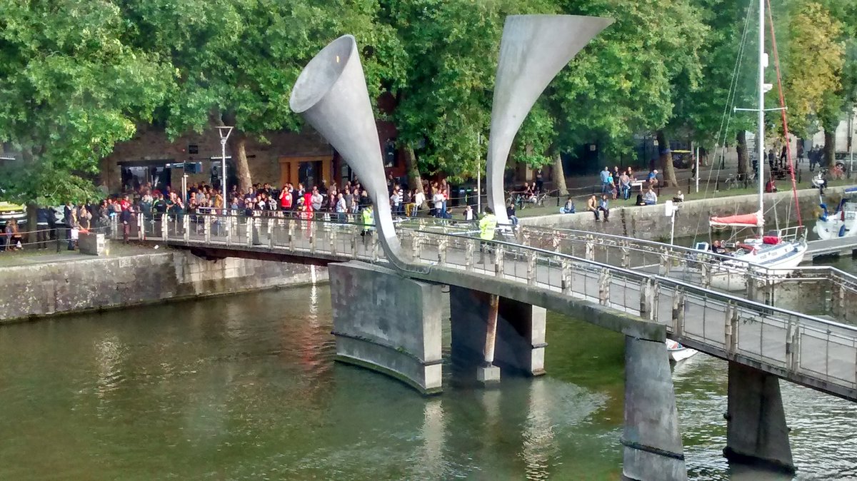 Some kind of police incident on pero's bridge in #bristol <a href="/bbcpointswest/">BBC Points West</a>