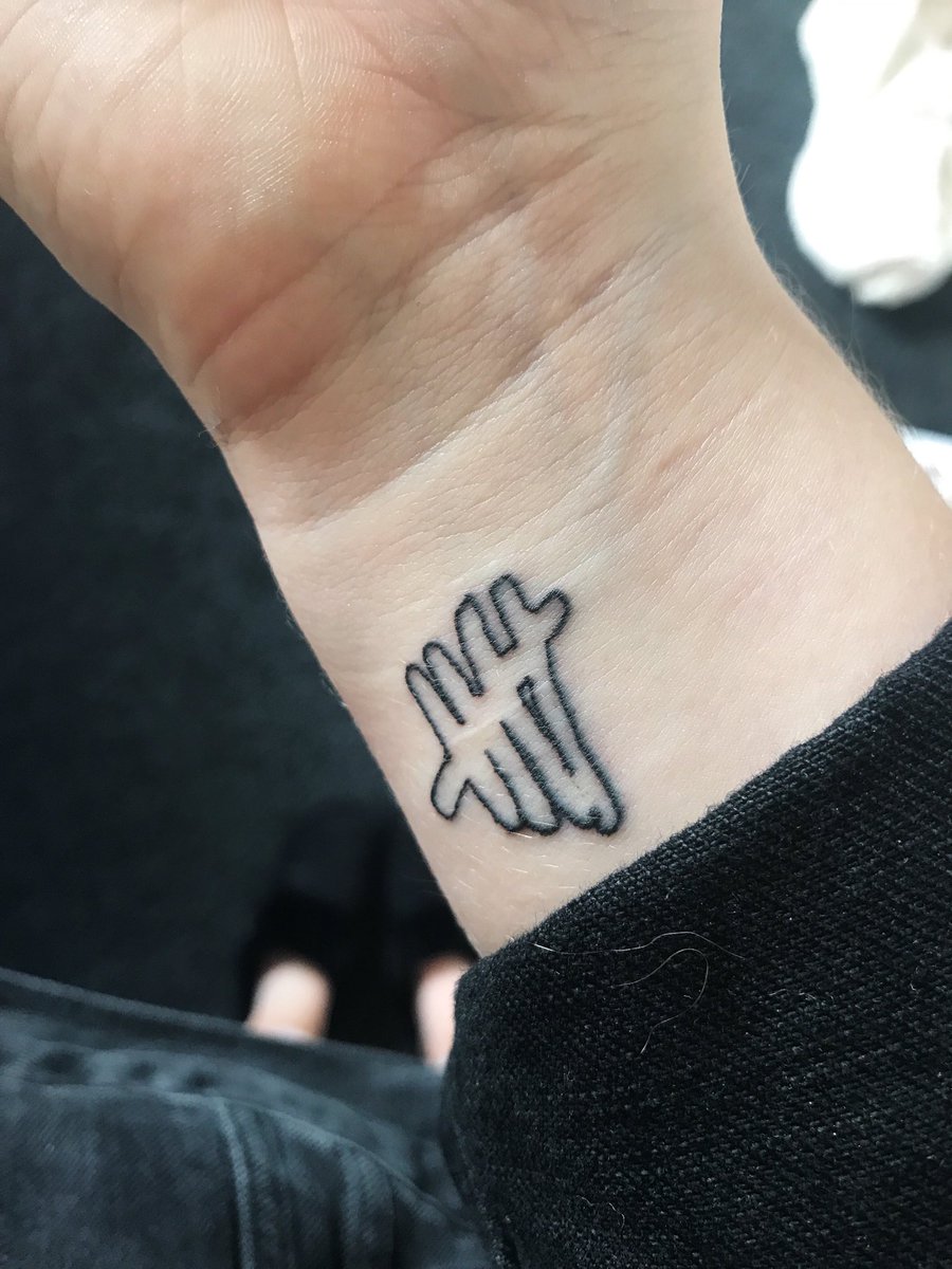 etwhood's tweet photo. finally got my tattoo &amp; it means so much to me! thank you for everything, love you guys @5SOS @Calum5SOS @Luke5SOS @Ashton5SOS @Michael5SOS💗 https://t.co/hJMCRAHRZZ