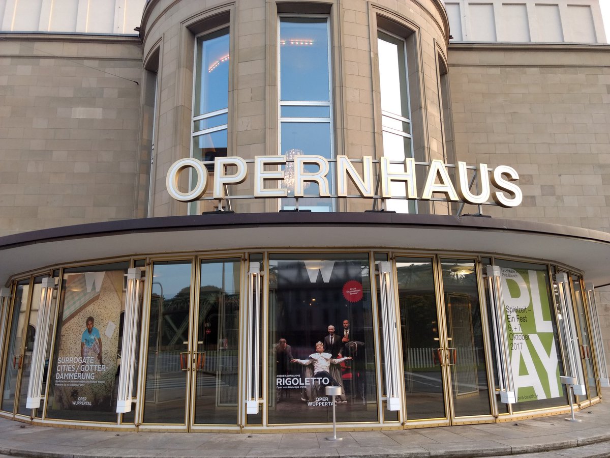 kulturtussi's tweet photo. Jetzt sind wir ganz ganz gespannt auf #OperaGuru mit der wir Rigoletto in der @operwuppertal anschauen #shareyouroper https://t.co/T4cvQ5P4uQ