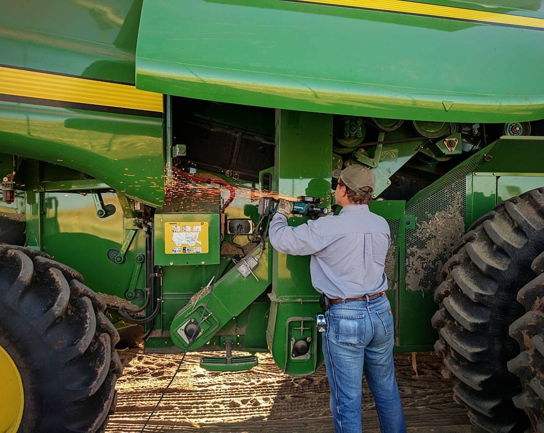 planterology's tweet photo. Harvest is underway! (And by "harvest" we mean combine service calls.) #yieldsense #moisturesensor #harvest17 @precision_plant https://t.co/FTlskABdQ4
