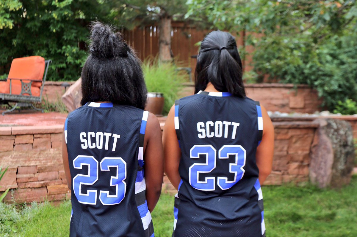 PaulineSitinjak's tweet photo. @SophiaBush @ChadMMurray @ThisIsLafferty @crystalsam21 Happy #OTHDay #OneTreeHill #OneTreeHillDay #14yearsofOTH @crystalsam21 @ThisIsLafferty @ChadMMurray https://t.co/5pgeQ4Sjwp