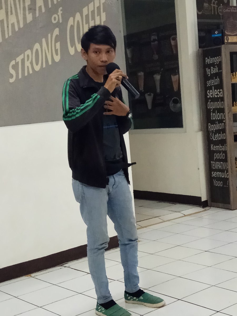 Ada luthfi nih, dari pondok kopi, salesman botol air mineral, eh, itu pemulung ya??