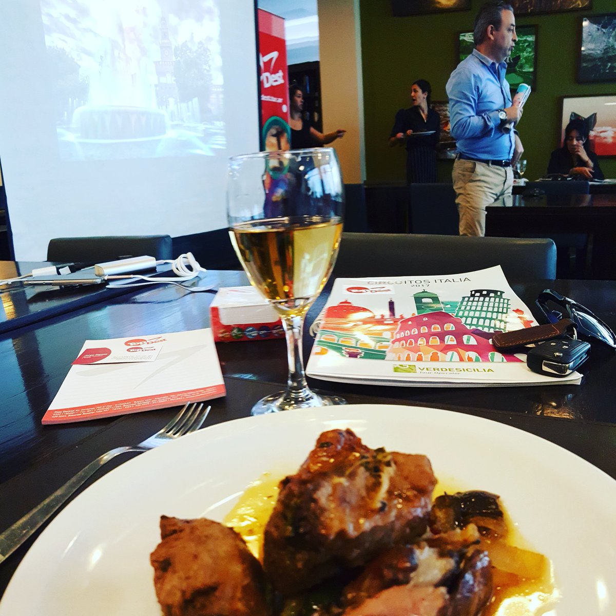 federicosimboli's tweet photo. Tutti #Italia una presentación impecable 👌🇮🇹
#TopDest #VerdeSicilia
#ExperienciaUumpell https://t.co/z4HjNNZZ1c
