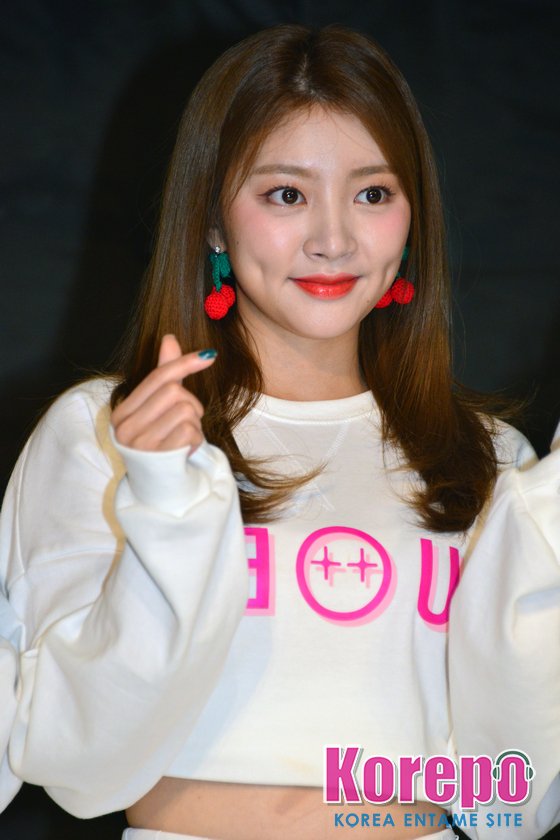 Kkorepo's tweet photo. #LABOUM の囲み会見を最速で掲載しました～日本初単独「取材レポ」フレッシュでキュートな6人組ガールズグループ　#LABOUM 　日本初単独イベントの合間に囲み取材開催！https://t.co/m3TgWzllWS https://t.co/nfCqs8sKIN