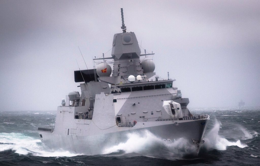 zrms_deruyter's tweet photo. Some more pics of our leapfrog training with HMCS Montreal. #NATO #defensie https://t.co/3HOhliFN0g