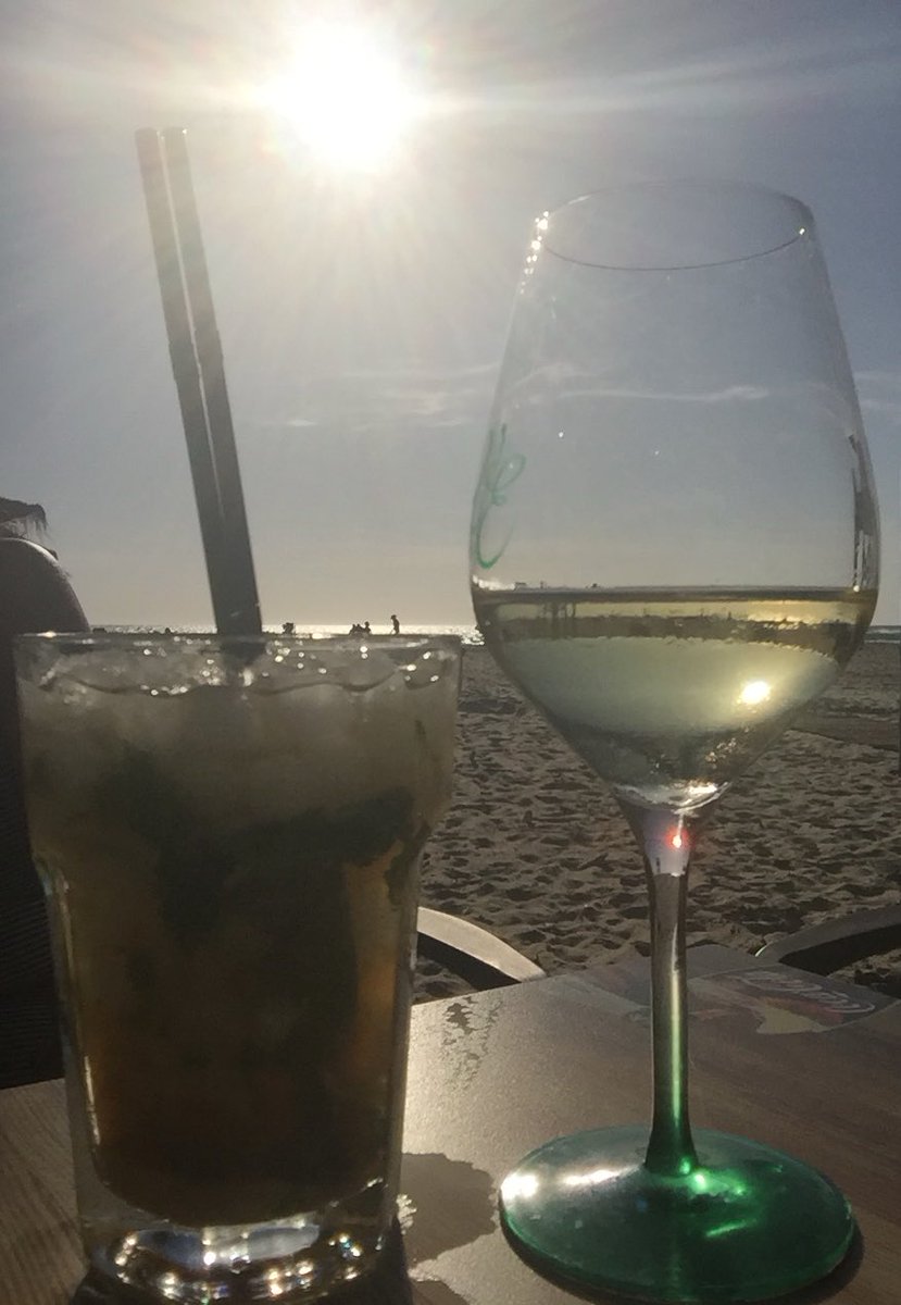 MaritaLamela_S's tweet photo. Otoñeando con @AnaSalguerS
#Cadizfornia #mojitada #verdejada
#música #ElSalado https://t.co/2ddpSqKQNK