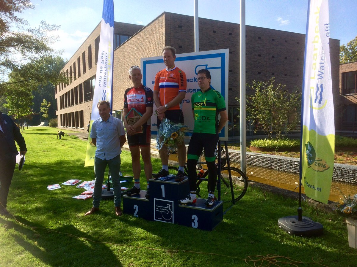 MargaVermue's tweet photo. Vanmiddag wedstrijd NK wielrennen met burgemeesters, wethouders, secretarissen; mijn titel behouden. https://t.co/W6MIBztbTS