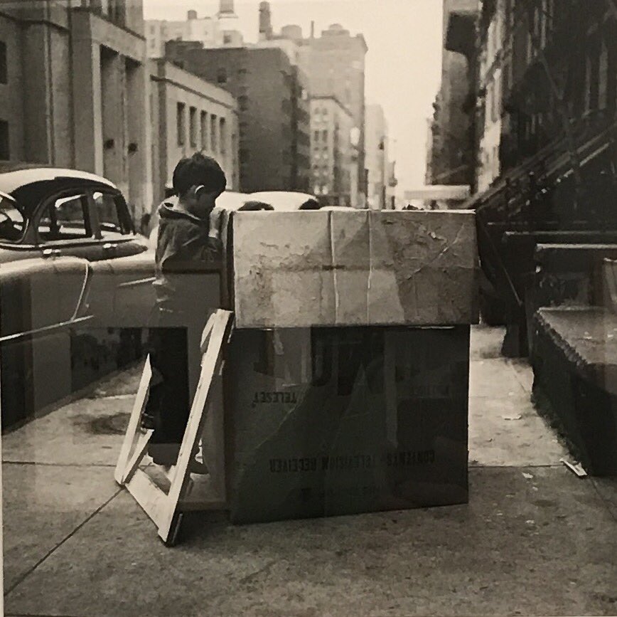 mic_camp's tweet photo. "Siamo quelli nello sguardo degli altri... o siamo ciò che noi stessi vogliamo e sappiamo vedere di noi?" @concitadeg
#VivianMaier https://t.co/SHLZbDlao4