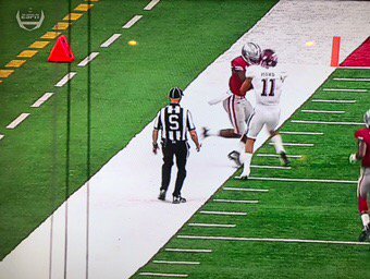 BarrettSallee's tweet photo. Honestly, ref, how do you call Kellen Mond out of bounds here? https://t.co/NuDj992ZLz