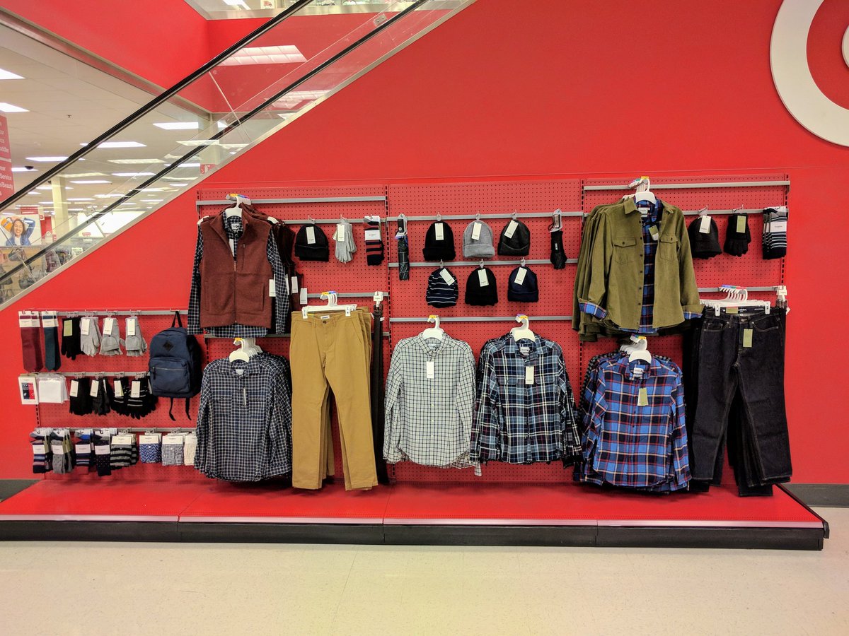 Fall has arrived at #T1419 with #ANewDay and #GoodfellowCo 🍁🍃☕
<a href="/dxing11/">Diana Xing</a> <a href="/RylanRankin/">Rylan Rankin</a>