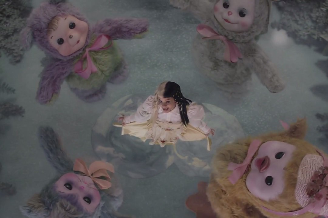 PopCrush's tweet photo. .@MelanieLBBH's final #CryBaby video is here, and it's a creepy-cute Mark Ryden-esque nightmare. Watch "Mad Hatter": https://t.co/HXbZl1APlJ https://t.co/9HhtxEjGOx