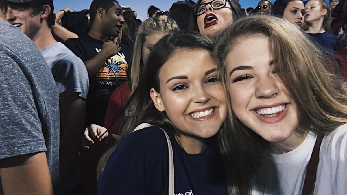 claire_Sophia_'s tweet photo. UPDATE: ITS HOCO DAY (here are some pics of me cheering for chargers) https://t.co/Lkn1iuxdUq