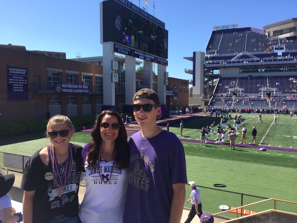 ManningTechTalk's tweet photo. #GoDukes! #JMUFamilyWeekend 💜💛🐶 @JMU https://t.co/9IGbUDhV0g