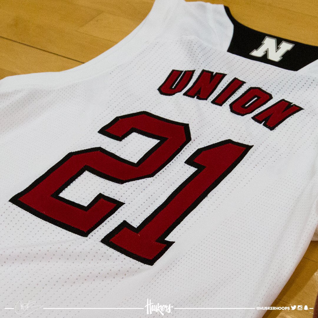 HuskerMBB's tweet photo. New threads for @DwyaneWade and @itsgabrielleu.
Welcome back to Lincoln!
🌽❄️👀 #GBR https://t.co/6alEOXKtU1