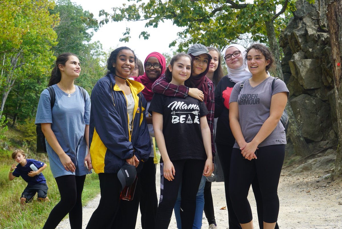 OaktonMSA's tweet photo. A great way to FALL into the new school year! Thank you to everyone who could make it!!!🍂🐾#FirstDayofFall #oaktonMSAhike https://t.co/9IL2UAGrSL