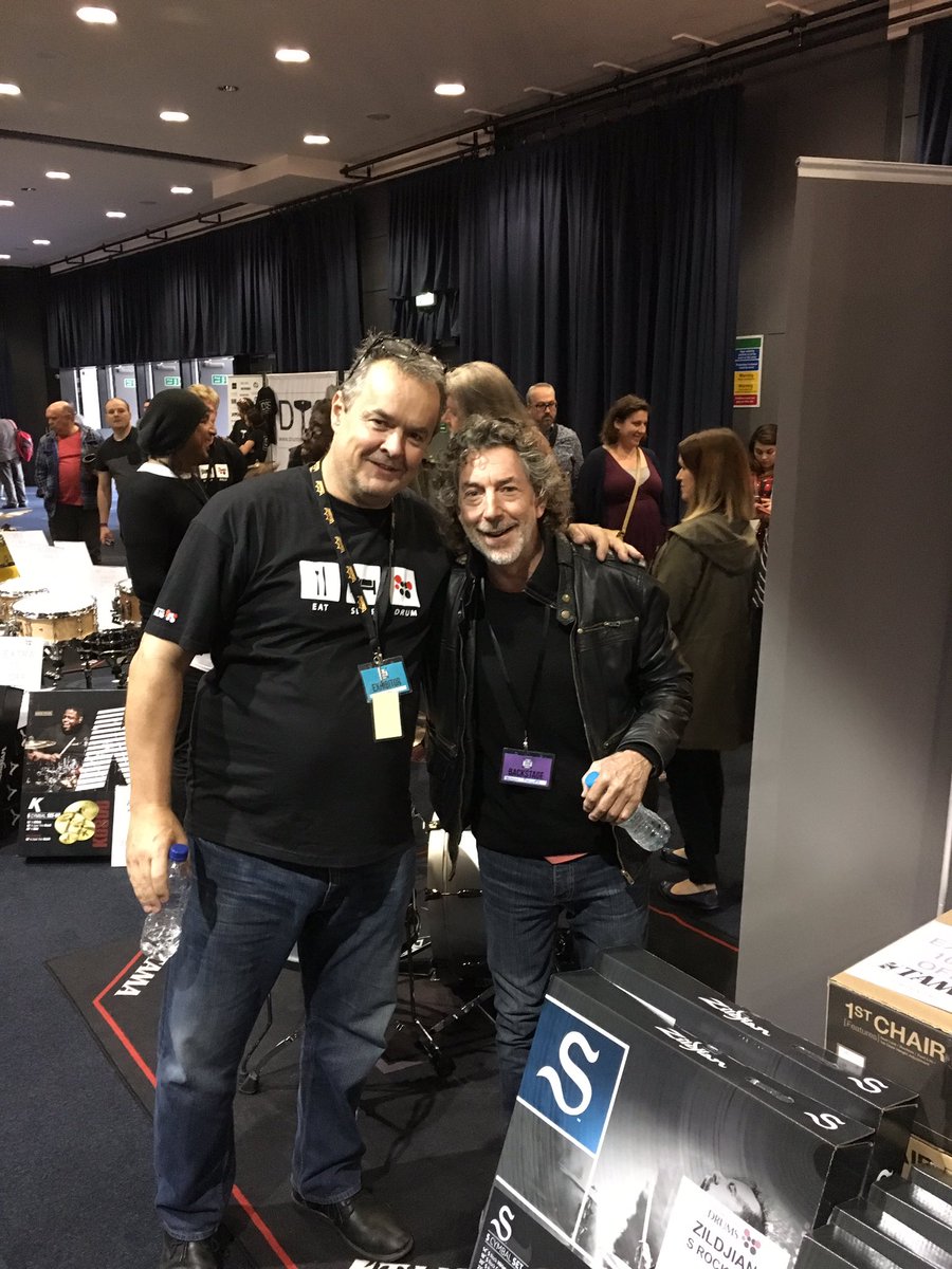 Graham's favourite drummer, the legendary Simon Phillips! 

#ukdrumshow #simonphillips #instadrum #drumlife #grdrums #ukslargestdrumshop