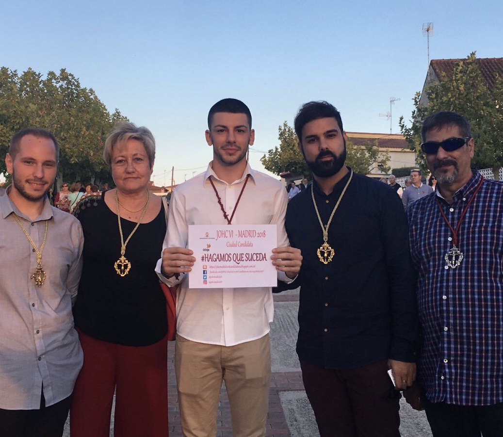 Integrantes de <a href="/CristodCalvario/">Hdad.Cristo Calvario</a> apoyando a #HagamosQueSuceda #Madrid18Jhoc GRACIAS HERMANOS