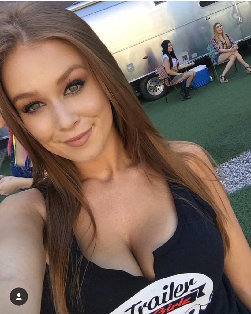 Jakeetty's tweet image. &amp;lt; Rol entre @Aurorasuis &amp;amp; @Jakeetty &amp;gt;

- Hogwarts - Sala de pociones -

'' Pura química ''