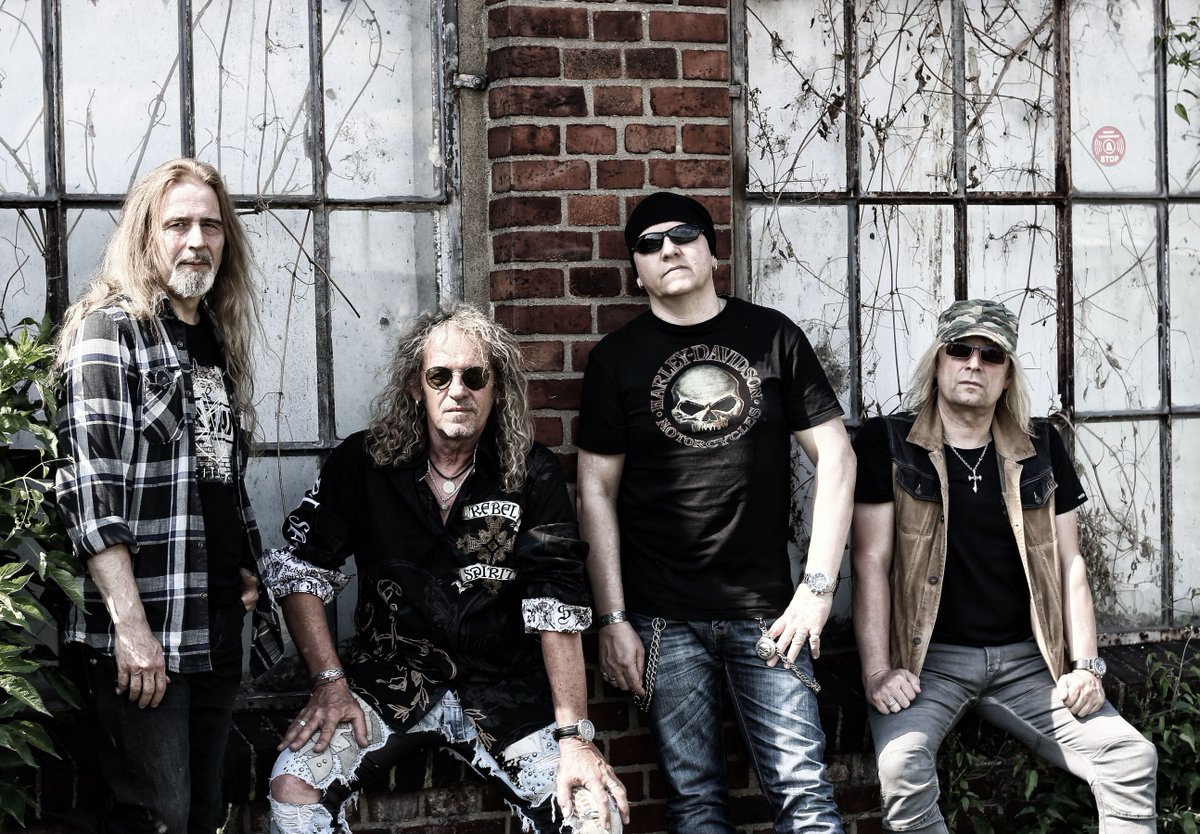 FrontiersMusic1's tweet photo. 3 new #Phantom5 songs from new album #PlayToWin now available to hear on @AppleMusic https://t.co/mts3RG0NMH #MichaelVoss #ClausLessmann https://t.co/B5I6NgGOQG