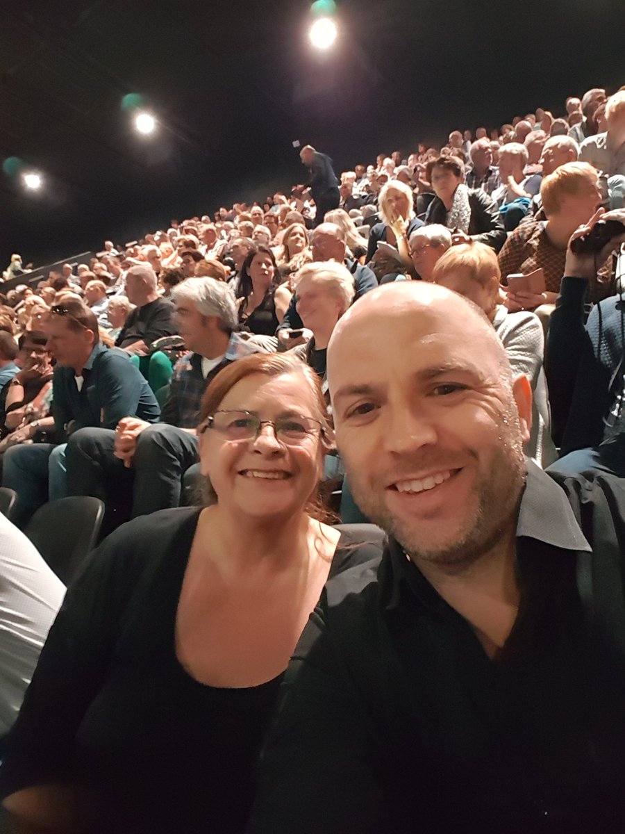 Ready for Neil #tweetcaroline
