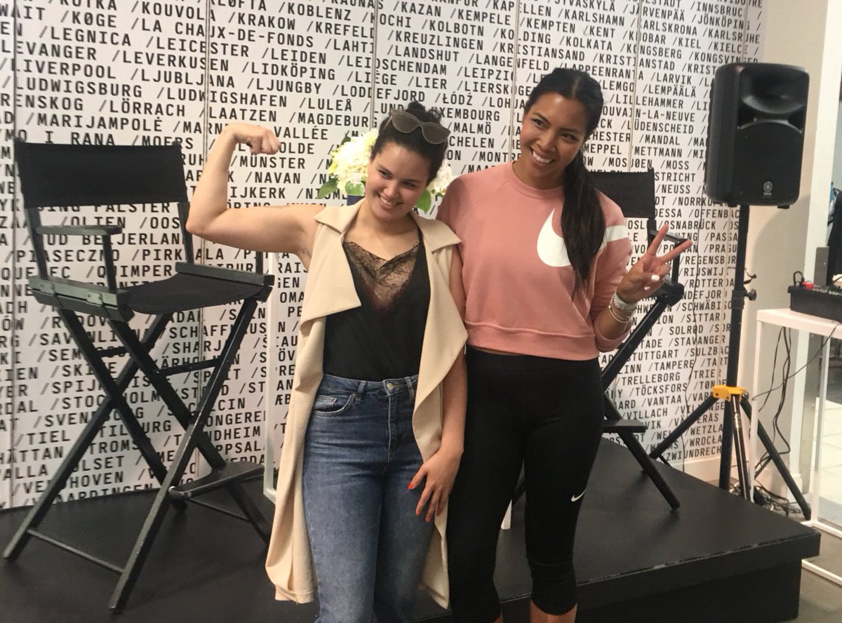 hudsonsbay's tweet photo. Just finished our #HBActive Q&A with @FitSquadJenn at #HB @YorkdaleStyle. Learn more about Fit Squad at fitsquad.ca ! https://t.co/qFYxOvl1r8