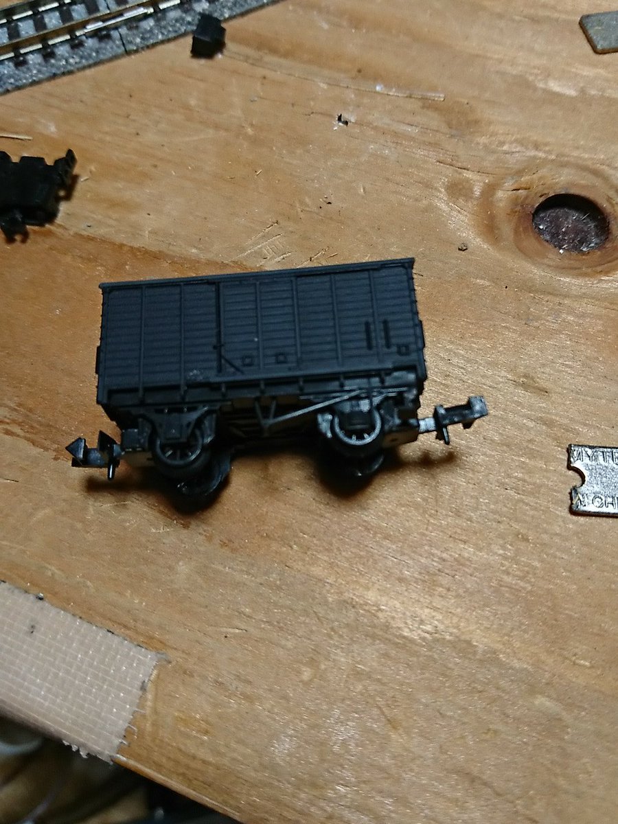 famcom103's tweet image. 津川洋行のワ1よく連結器
外れんなと連結器を
いじりまくっていたが最終的
結論がなんと車輪をKATO製
のスポーク車輪に変えた
からでした。　
微妙に高さ違ってた模様残念

#鉄道模型　#車輪　#ワ1