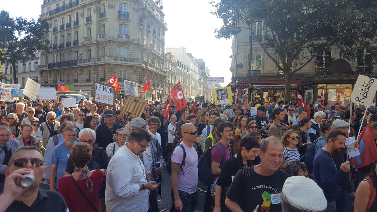 lesinsoumisdu77's tweet photo. Un succès certain pour la #manif23septembre !! Merci aux 150000 manifestants !! #FranceInsoumise #LoiTravailXXL #insoumis #Resistance https://t.co/Uw5vUqWrfw