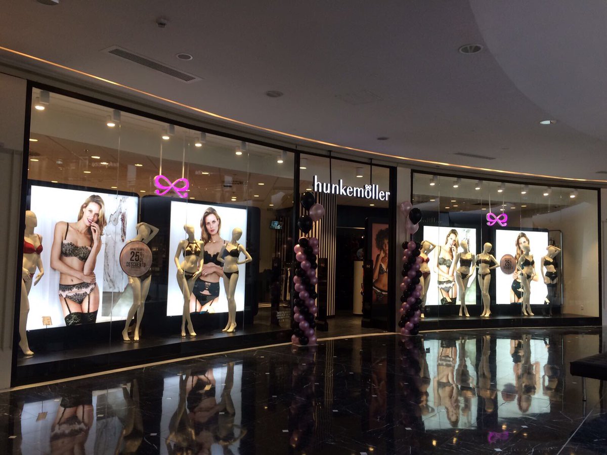 Nuestra nueva tienda HKM en Valladolid luce así de impresionante! <a href="/cantor_monica/">Mónica Cantor</a> <a href="/GilsanzEva/">Eva Gilsanz Toquero</a> <a href="/TRamosDesi/">Desiree Trascastro R</a> @inmaculada77_ho #Hunkemoller