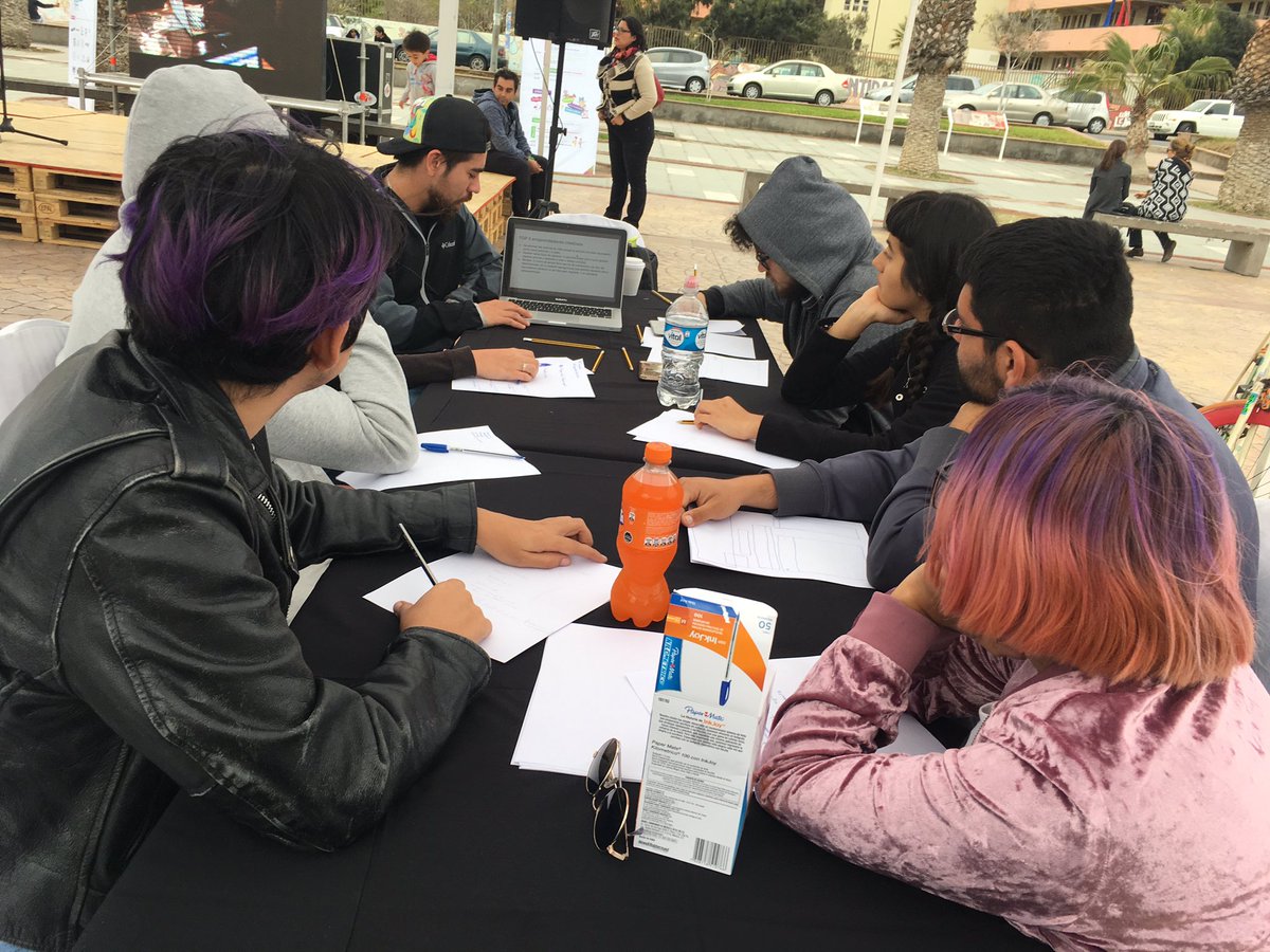 awaio_diseno's tweet photo. Estamos con todo en los talleres de Arte Manifiesto y Cerro en #Awaio2017 #Arica @Corfo @INACAParica https://t.co/hjJJhmAvsm