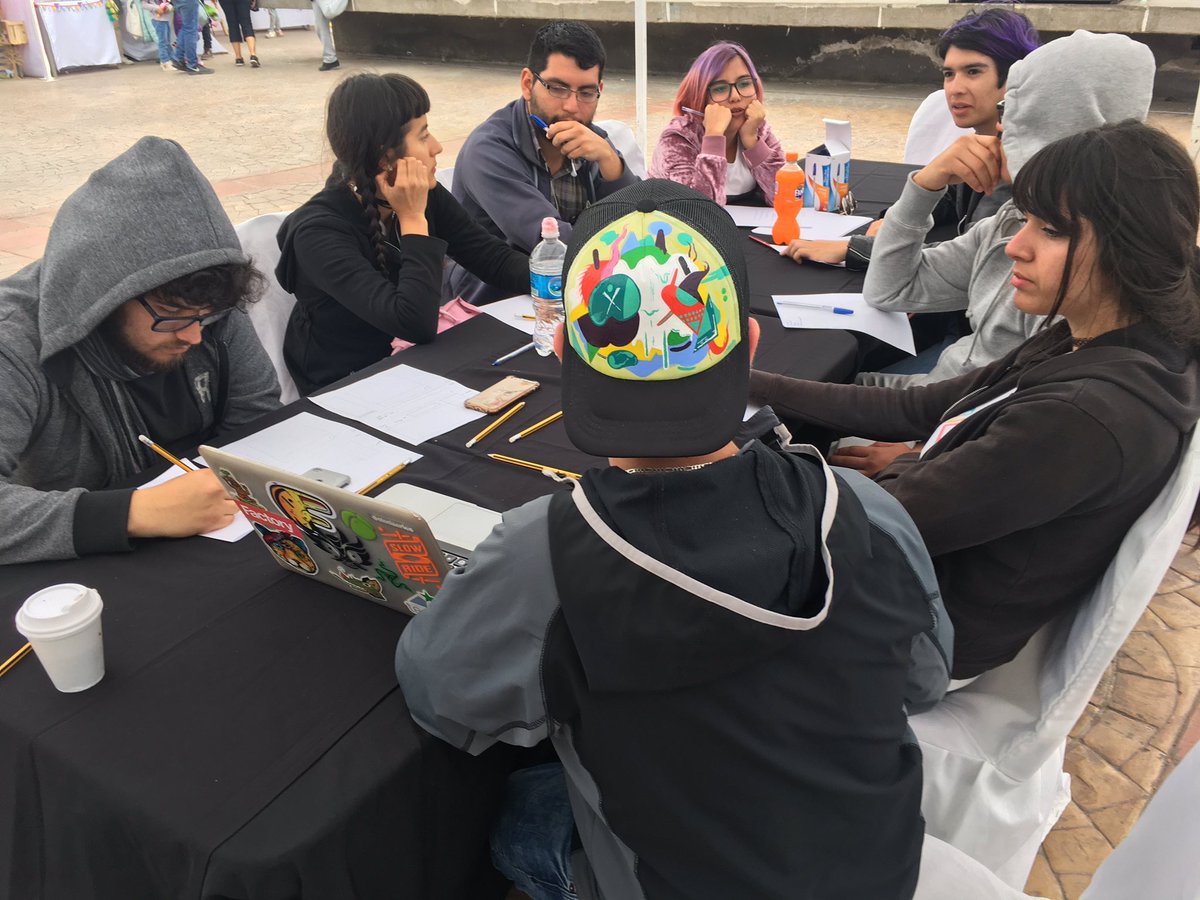 awaio_diseno's tweet photo. Estamos con todo en los talleres de Arte Manifiesto y Cerro en #Awaio2017 #Arica @Corfo @INACAParica https://t.co/hjJJhmAvsm