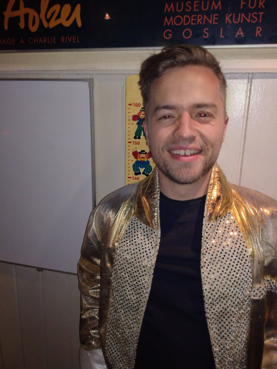 popediedie's tweet photo. Kristoffer 23 år - 135 cm.
#vigentagersuccessen
#bagersfar https://t.co/eR5CriR6J9
