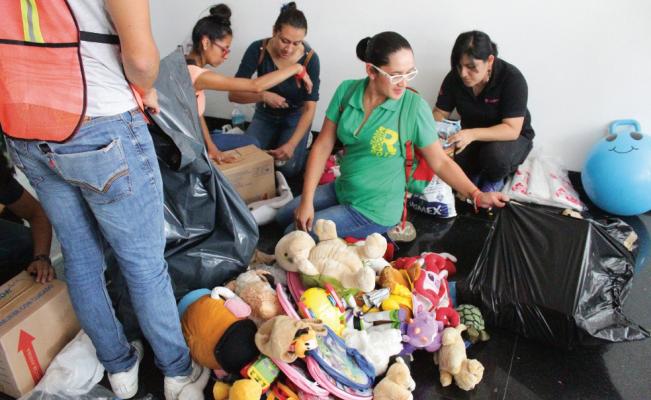 El_Universal_Mx's tweet photo. ¿Cómo tratar a menores después del terremoto? https://t.co/NQMfteYMi5 https://t.co/f2JuMSlR5d