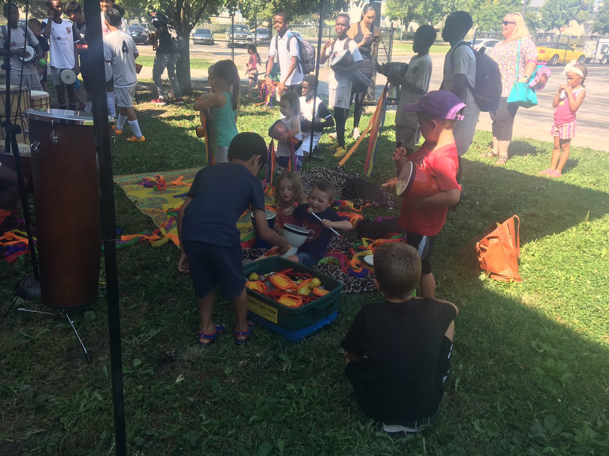 anniewolfpack's tweet photo. Culture Fusion Festin' at Sunflower! @SunflowerSMSD @theSMSD #drumsafari #CultureFusionFestival https://t.co/PLlw3y3uQJ