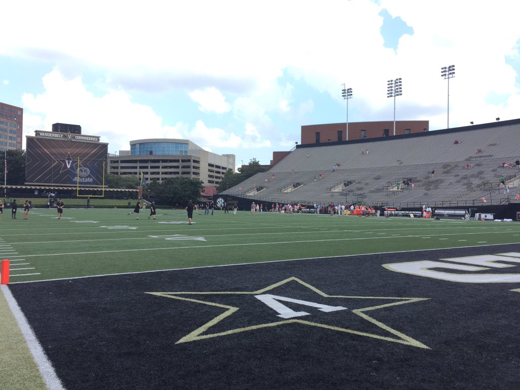 asmiff's tweet photo. A little bizarre to see Bama here today. First time in Nashville since '07. Smallest stadium Bama's played in since game @ Duke in 2010. https://t.co/sfy7ZNdWBM