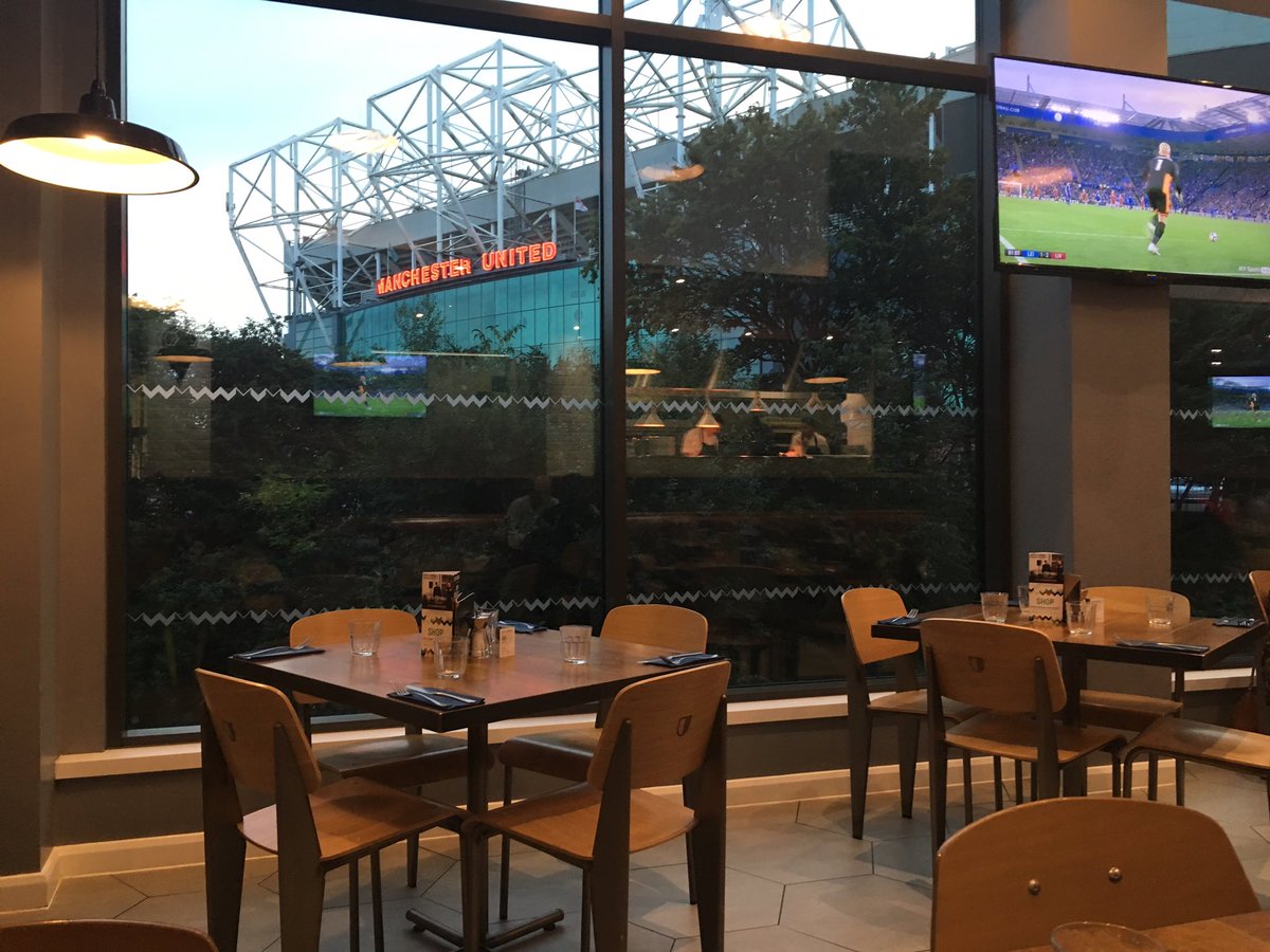 Norton_PR's tweet photo. Dinner with a view! Gearing up for the #BlogOnXmas launch party, sponsored by @paladone #hotelfootball #manchester https://t.co/UdcpFuZ0gL