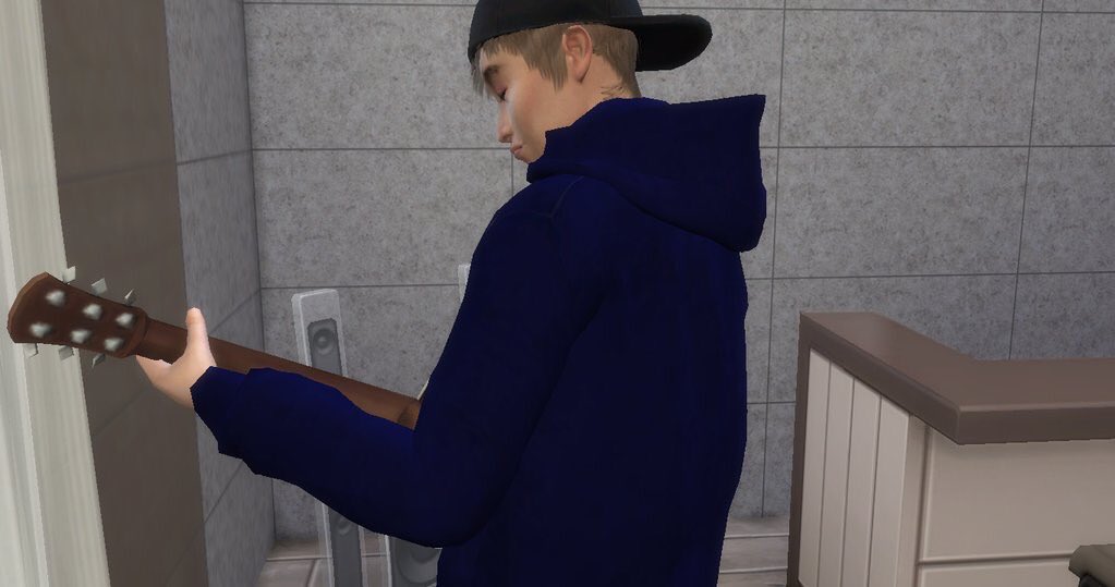 Justin as a sim tweet media