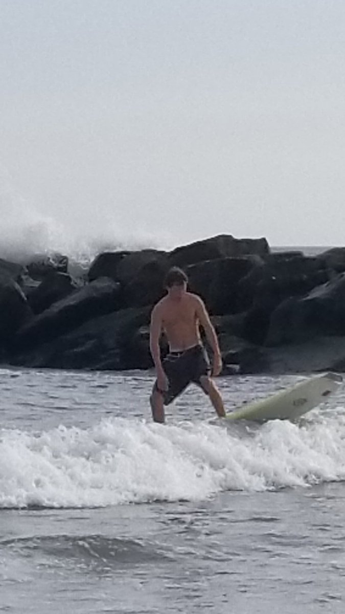 Sherryp143's tweet photo. Capture this dude riding the waves at Rockaway Beach #loveit https://t.co/e0pUoQzc9E