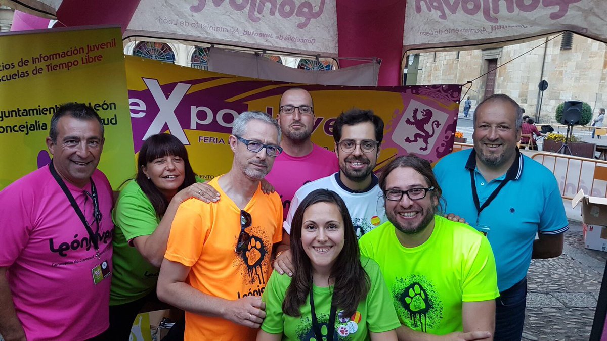 MartaMejias_Lpz's tweet photo. Clausura Expojoven 2017!! Ya empezando a pensar en Expojoven 2018! Gracias! Os esperamos @Leonjoven @LeonAyto https://t.co/o2NbK2veGp