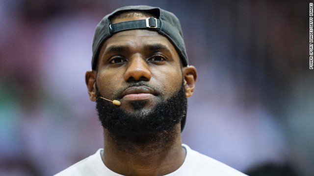 CNN's tweet photo. LeBron after Trump pulls Curry's invite: "U bum... Going to White House was a great honor until you showed up!" https://t.co/HfzSf1f07T https://t.co/i5AK8d9UAH