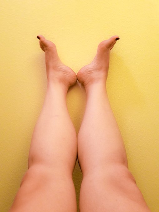 Let's get this thing off the ground! #AngieArches #feet #footfetish https://t.co/dC4s2W6XZt<a href="/tag/angiearches"class="tags">#AngieArches</a><a href="/tag/footfetish"class="tags"><span>#footfetish</span></a><a href="/tag/feet"class="tags"><span>#feet</span></a>