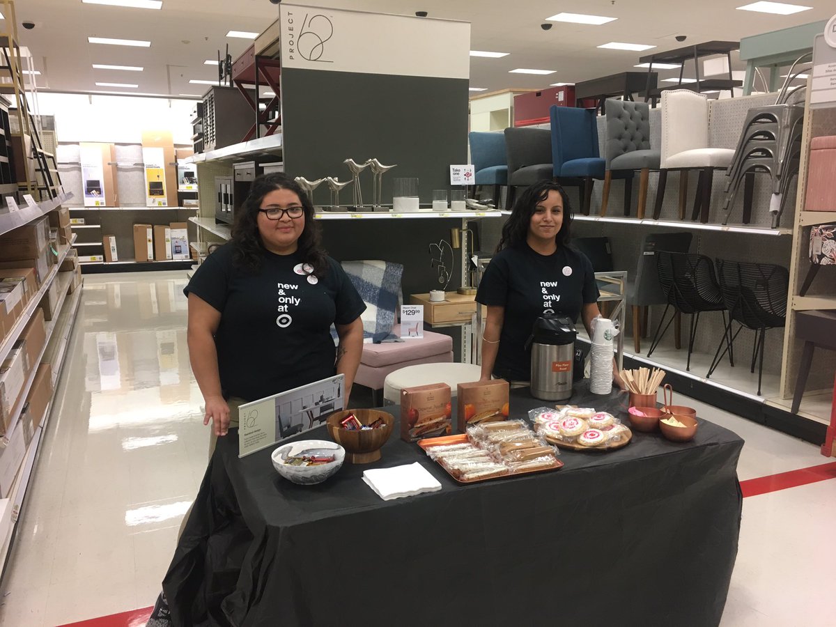 #salesforce in full effect at 1852! <a href="/SawndiC/">Sawndi Ruiz</a> <a href="/oliviafrmtarget/">Olivia Orona</a> <a href="/Jlee1852/">Jamie Lee</a> <a href="/nicolekunetz/">Nicole Bastress</a>