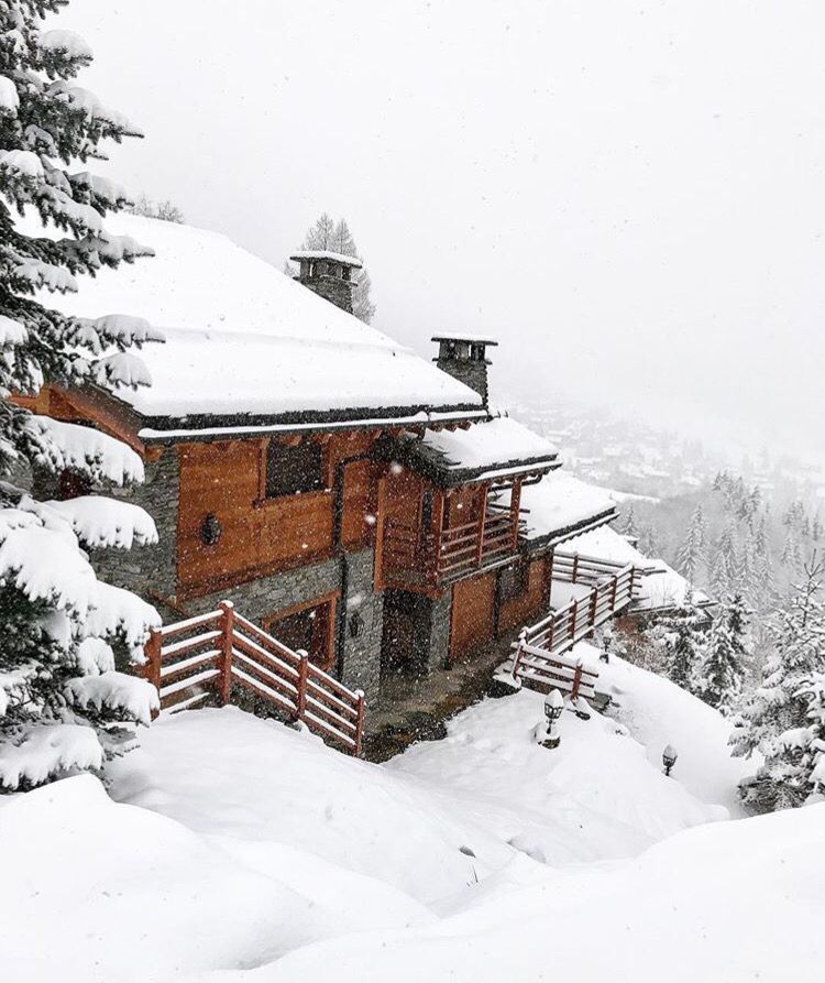 CanConciergeCan's tweet photo. This Swiss Chalet is just magical. We can't wait to book for winter. ❄️❄️❄️ photo by: Senai Senna #switzerlandhotels #canconcierge https://t.co/x2pHrxiott
