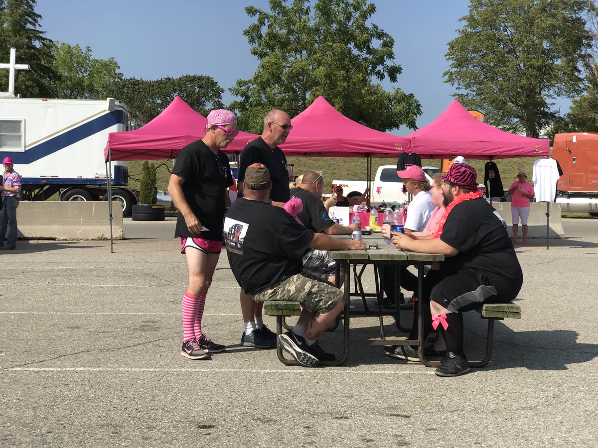theleadpedal's tweet photo. Trucking for a Cure holds another record breaking event. #truckconvoy #truckingforacure #cancer https://t.co/VF38KSmLlK