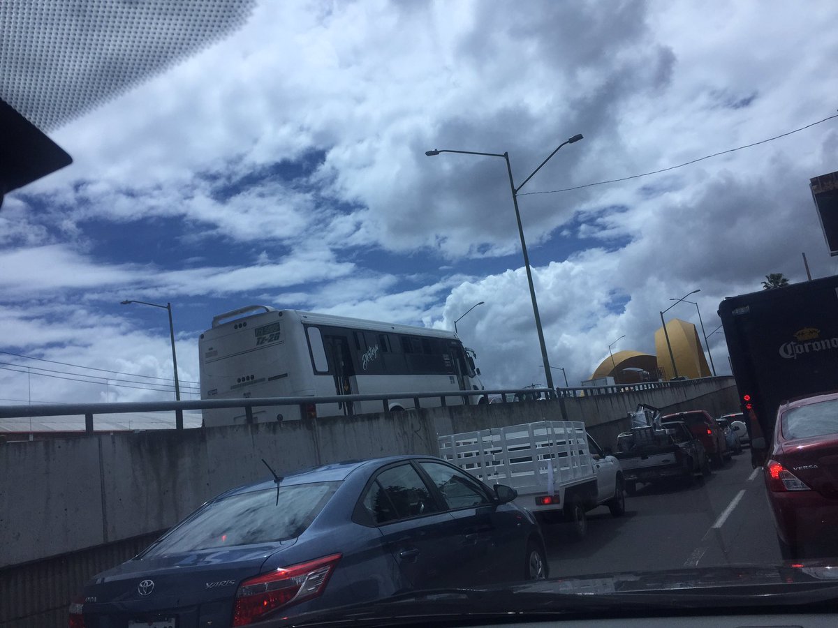 MusaLejana's tweet photo. Cuando eres puerco y trompudo @Trafico_ZMG @vialidadjal @retioGDL https://t.co/DUjYKtJAC2