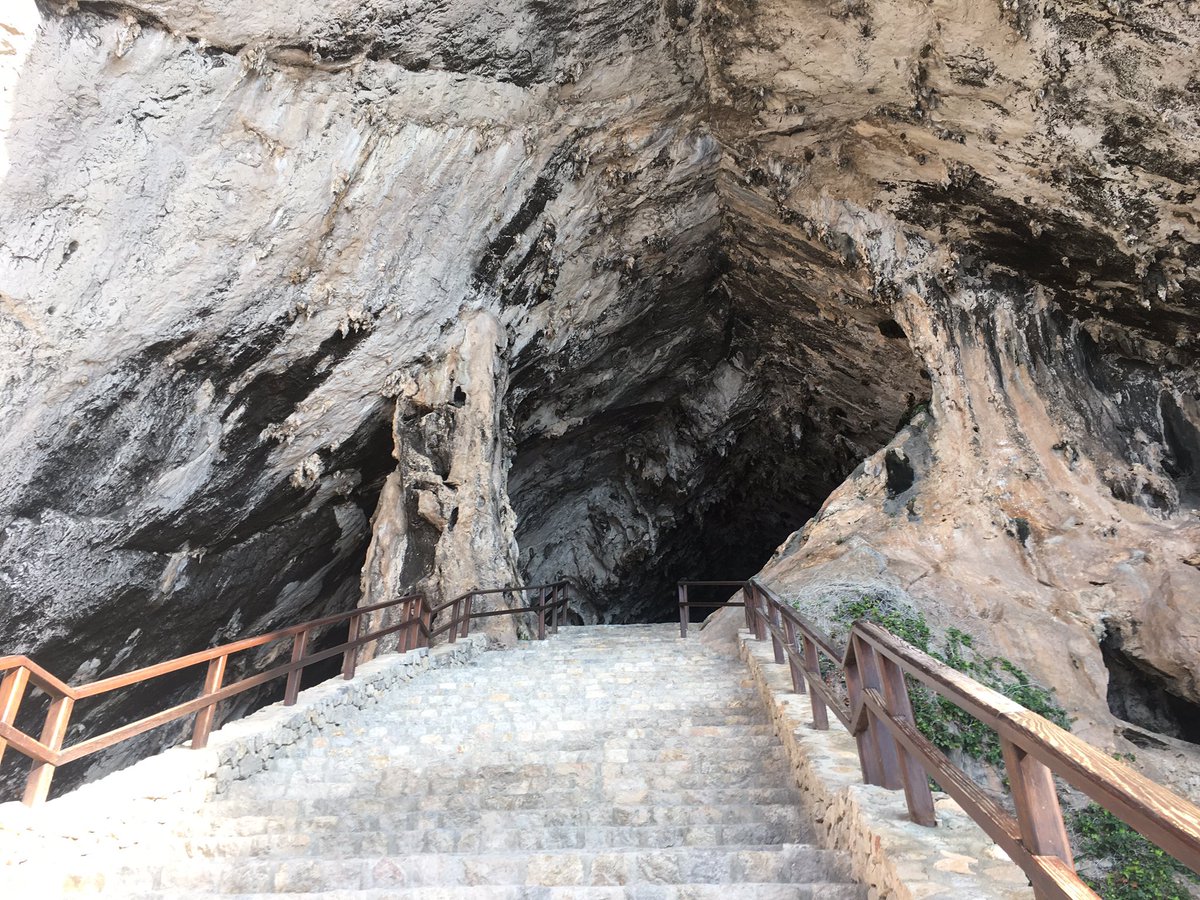ClintPHenderson's tweet photo. Great last day with a bike ride to nearby caves, relaxation time and dinner with new friends. #SMD8 #MegaDo https://t.co/mn5x97M9a5