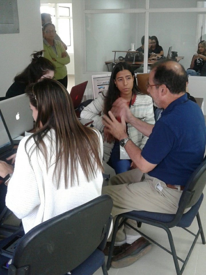 FundacionBOD's tweet photo. Inicia segunda sesión  de mentorias  del #StartUpWeekendMcbo Los grupos aclaran algunas inquietudes para lograr el desarrollo de sus ideas https://t.co/7100TOfeC8